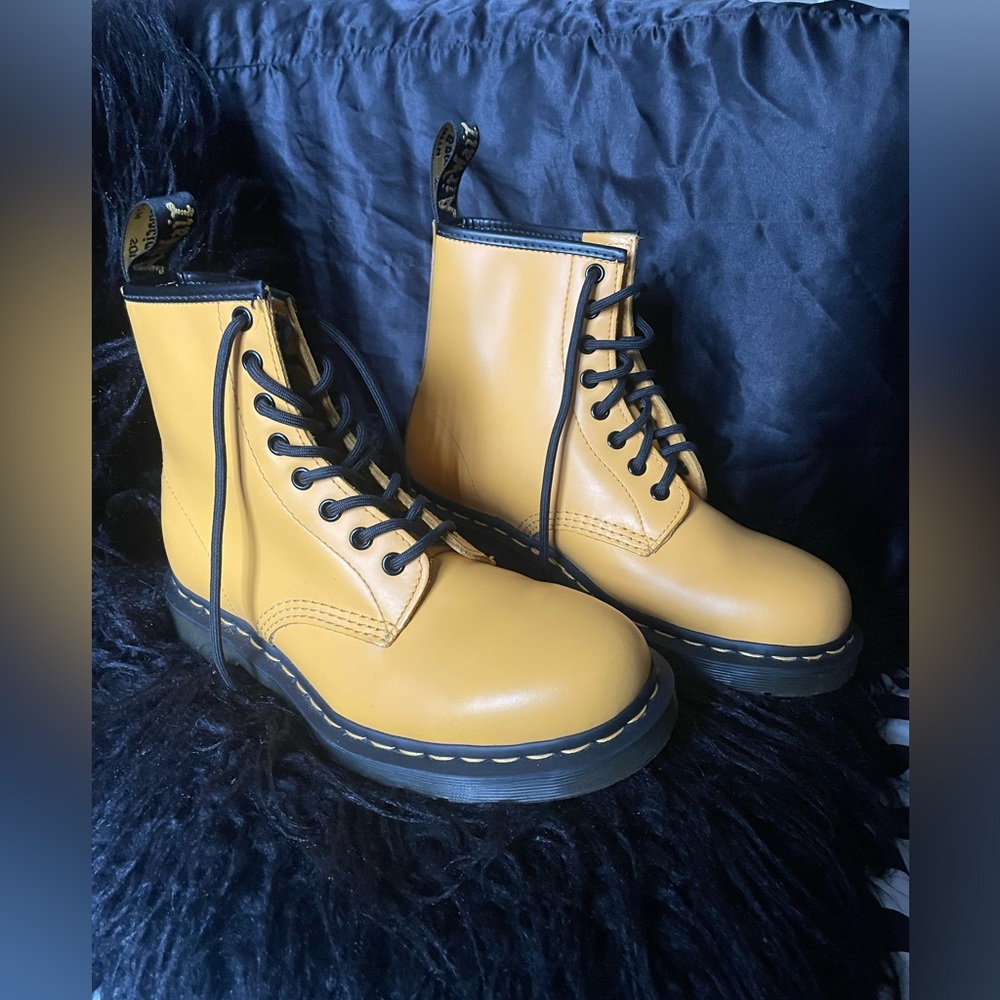 Dr. Martens 1460 Smooth leather boots- Yellow
